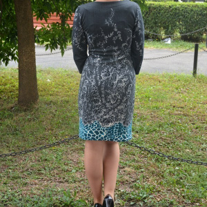 Rochie de toamna-iarna, de culoare gri cu bordura albastra jos - Img 5