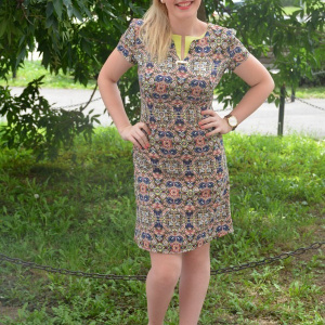 Rochie de zi, multicolora, cu imprimeu abstract si croi deosebit - Img 2