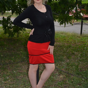 Rochie deosebita, bicolora negru-rosu, cu nasturi decorativi - Img 5
