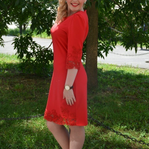 Rochie deosebita, de culoare rosie, insertii fashion aplicate - Img 3
