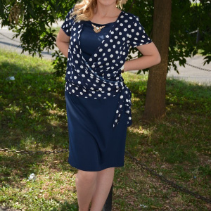 Rochie eleganta, bleumarin cu buline mari albe, aspect de costum - Img 5