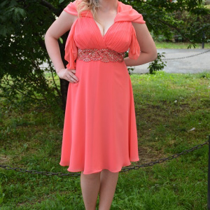 Rochie eleganta, model scurt, de culoare corai si insertii argintii - Img 2