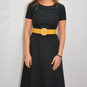 Rochie eleganta, neagra, asimetrica, accesorizata cu o curea galbena lata - Img 2