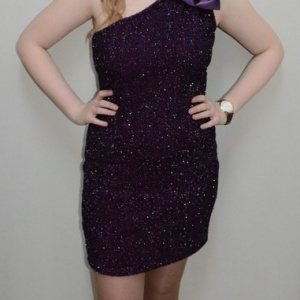 Rochie in nuanta de mov, fundita fashion aplicata lateral - Img 2