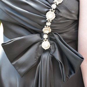 Rochie lunga, accesorizata cu o fundita si cristale - Img 4