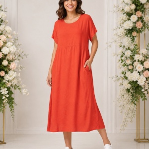 Rochie midi corai din vâscoză – croială lejeră și confortabilă