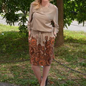 Rochie moderna cu snur in talie, de culoare maro, cu cercuri - Img 5
