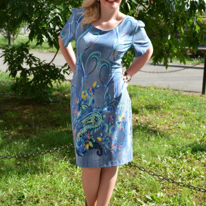 Rochie tinereasca, nuanta albastra, design de flori multicolore - Img 3