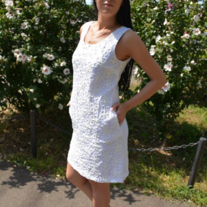 Rochie trendy cu croi lejer, design floral, realist, pe fond alb - Img 4