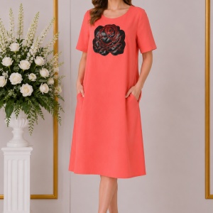 Rochie trendy, tinereasca, culoare corai cu trandafir negru