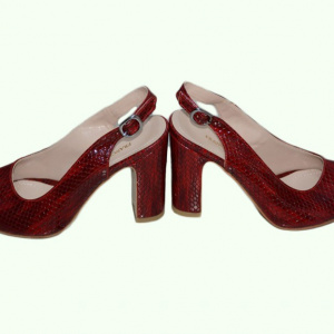 Sanda simpla cu model clasic de bareta, piele lacuita marsala - Img 3
