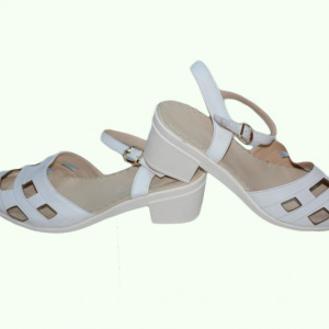 Sanda trendy realizata din piele alba cu model perforat in fata - Img 2