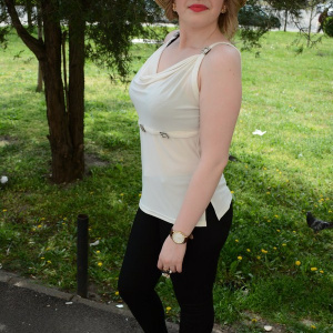 Top elegant cu bretele cu strasuri, de culoare alba, decolteu in V - Img 3