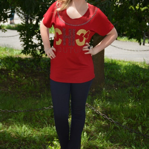 Tricou marsala cu maneca scurta, design rafinat cu strasuri si capse - Img 2
