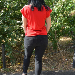 Tricou tineresc cu imprimeu in carouri rosu-alb, decoloteu rotund - Img 7