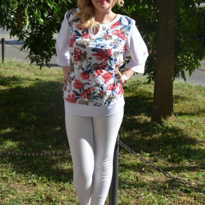 Bluza cu efect 3D, nuante alb-bleumarin-rosu - Img 2