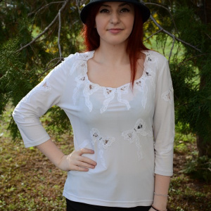 Bluza de ocazie, de culoare alba, cu design de fundite de dantela - Img 2