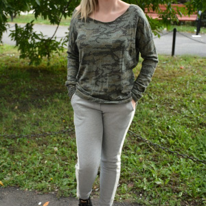 Bluza in tendinte, verde, inchis cu imprimeu rafinat, aspect lucios - Img 5