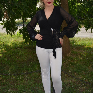 Bluza moderna, de culoare neagra, perfecta pentru ocazii - Img 4