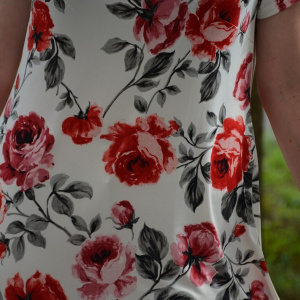 Bluza moderna de vara, alba cu design de trandafiri, masura mare - Img 6