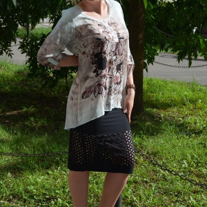 Bluza rafinata, croiala moderna si imprimeu abstract pe fond gri - Img 4