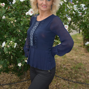 Bluza trendy cu strasuri si pliseuri mici, de nuanta bleumarin - Img 3