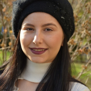 Caciula calduroasa Naty,accesorizata cu flori in lateral,neagra - Img 2