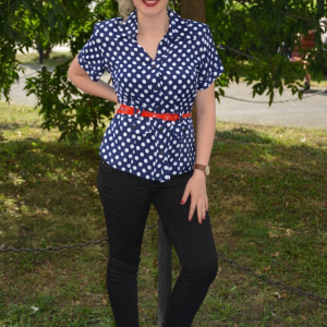 Camasa de zi bleumarin cu buline albe si curea rosie in talie - Img 3