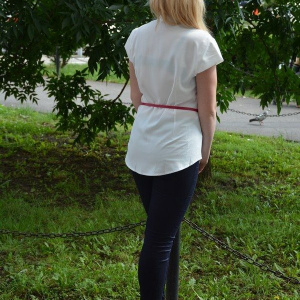 Camasa eleganta cu maneca scurta, culoare alba cu flori roz - Img 2