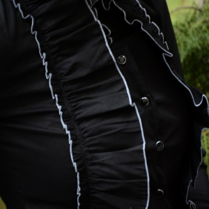 Camasa tinereasca cu volane bogate, culoare neagra cu design alb - Img 4