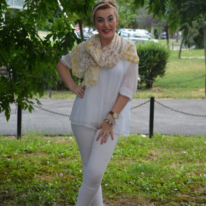 Esarfa fashion cu imprimeu de buline galbene de diferite marimi - Img 5