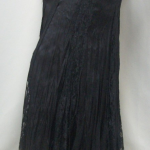 Fusta eleganta, culoare neagra, model lung cu insertii de dantela - Img 2