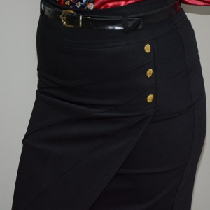 Fusta in tendinte, neagra, cu model de cusaturi oblice si nasturi - Img 4