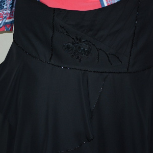 Fusta neagra, eleganta, cu design deosebit de volane asimetrice - Img 3