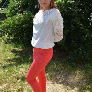 Pantalon comod din material elastic, rosu, cu model de buline - Img 3