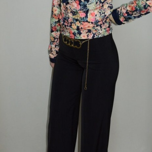 Pantalon elegant, de culoare neagra, dispune de un croilarg, tip fusta - Img 3