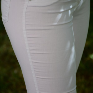 Pantalon in tendinte din material subtire, alb, buzunare aplicate - Img 4