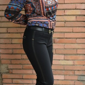 Pantalon lung de culoare neagra cu insertii de piele ecologica - Img 2