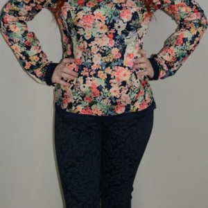 Pantalon trendy, nuanta de bleumarin, design floral modern - Img 2