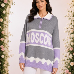Pulover Damă Oversized Gri cu Lila și Alb „Moscow”, Guler Polo cu Fermoar