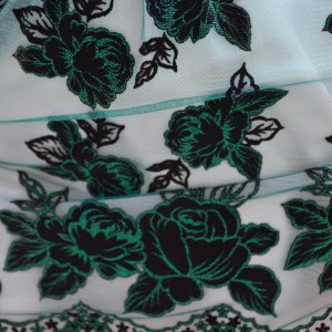 Rochie alba cu bolerou iar ,trena cu insertie de dantela - Img 6