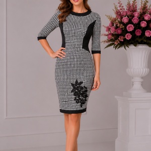 Rochie cambrata, eleganta, culoare negru-alb cu design floral jos