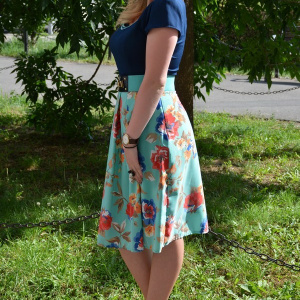 Rochie casual, cu imprimeu floral in partea de jos si curea lata in talie - Img 3