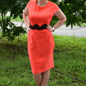 Rochie clasica de ocazie cu croiala cambrata, de culoare corai - Img 2