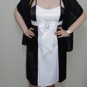 Rochie clasica, nuanta de negru-alb, fundita atasata - Img 2