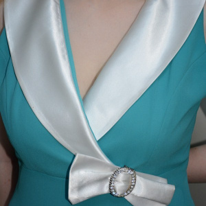 Rochie de gala moderna, nuanta de turcoaz, decolteu in V - Img 4