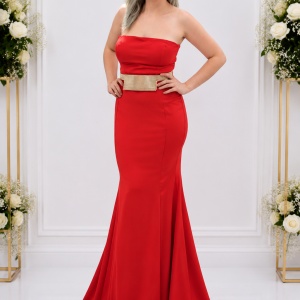 Rochie de gala tip sirena, de culoare rosie cu detaliu auriu