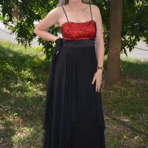 Rochie de seara lunga neagra, cu design modern si top rosu dantelat - Img 6