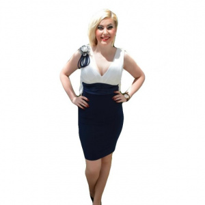 Rochie de seara scurta, eleganta , cambrata, decolteu generos in spate