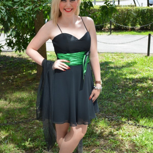 Rochie de seara scurta, neagra din voal cu insertii din saten verde - Img 2